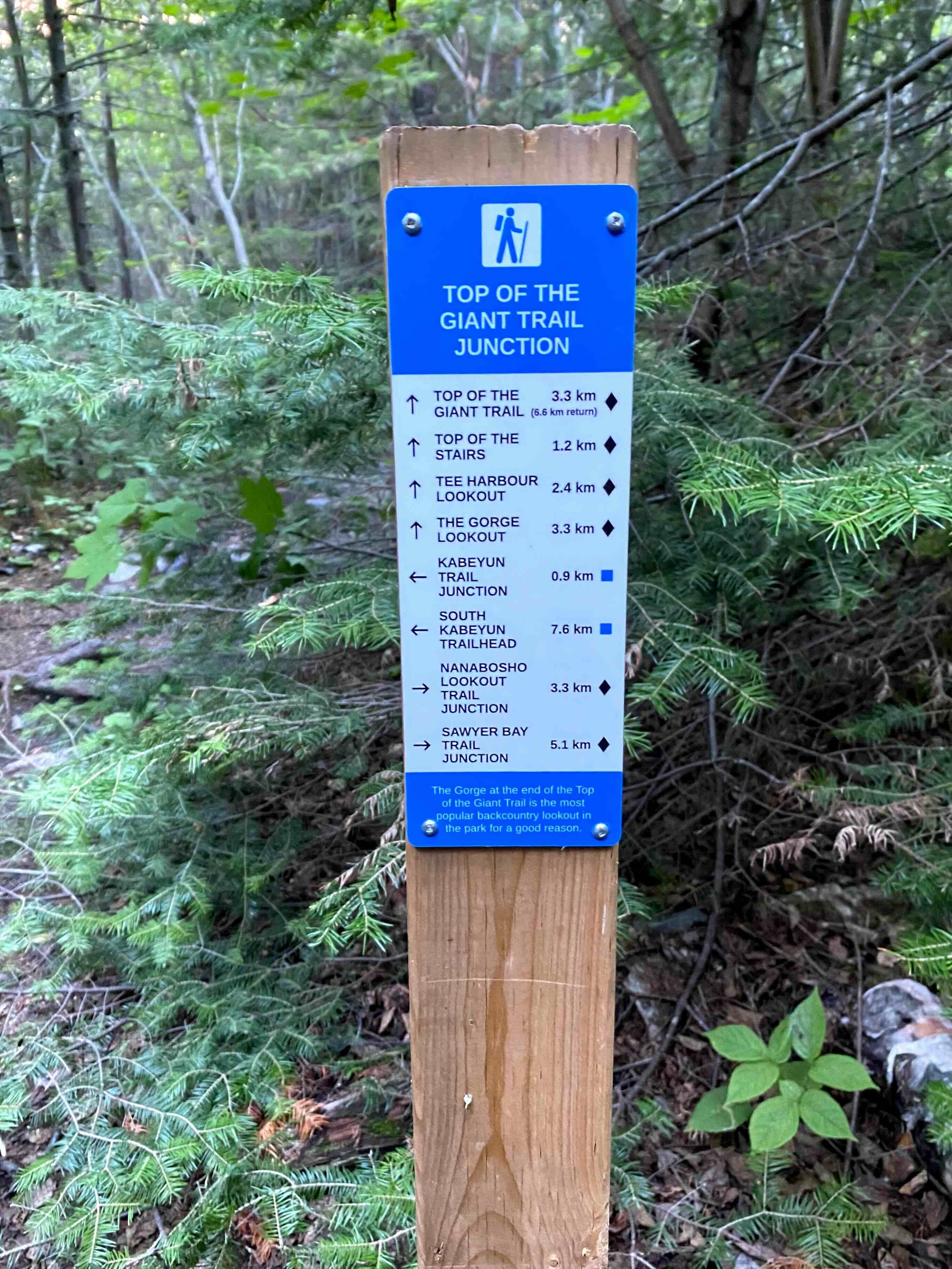 trail marker at the start of the hike from tee harbour